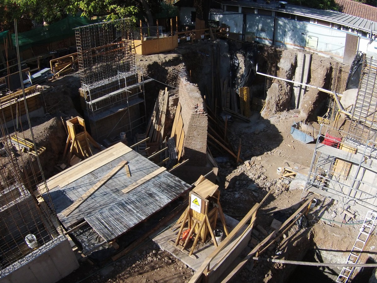 Un Muro como Vestigio Rural en Lo&nbsp;Contador